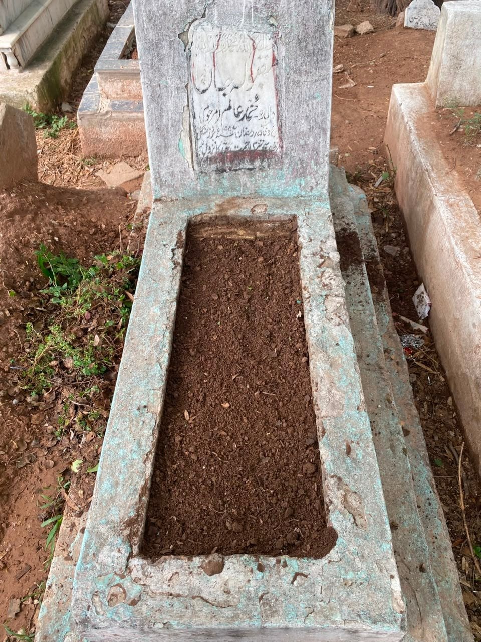 Maintained grave in Pakistan — Qabar Cares