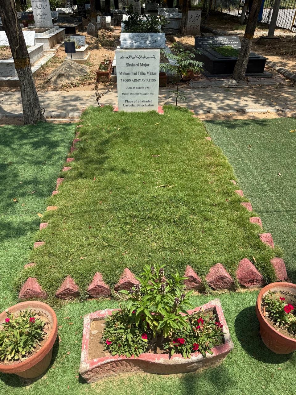 Maintained grave in Pakistan — Qabar Cares